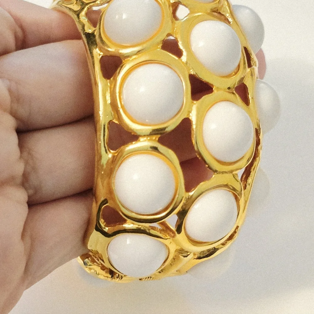 vintage Kenneth Jay Lane chunky white Cabochon cuff bracelet Mod Space Age - Picture 7 of 13